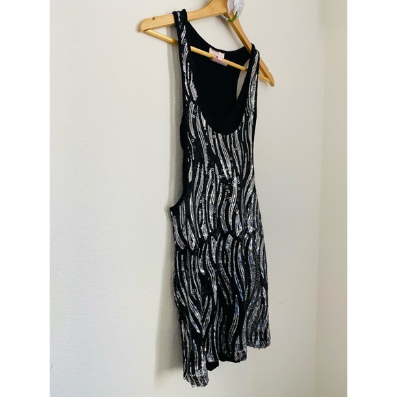 Romeo Juliet Couture • Sexy Sequence Black & Silver Mini Party Dress - Picture 2 of 12